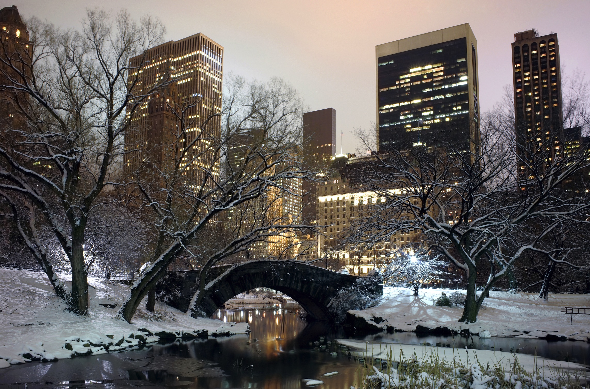 Winterse Brug Fotobehang